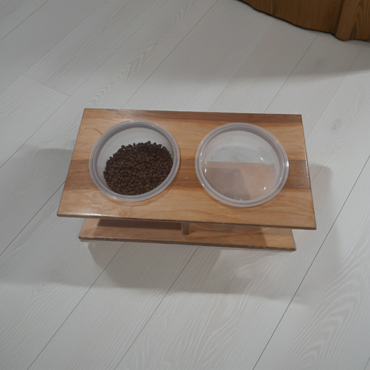 Porta ciotole inclinato in legno – doppio