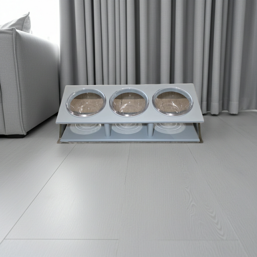 Porta ciotole inclinato in legno – triplo