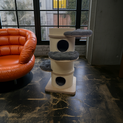 Tiragraffi a colonna in legno con cuscini grigi – Design compatto e raffinato