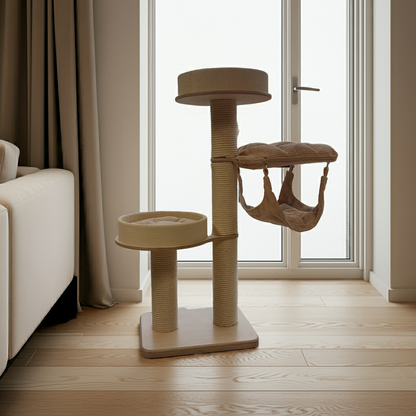 Tiragraffi in legno con amaca e cuscini beige – Robusto ed elegante